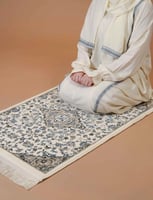 طقم سجادة و ثوب صلاة مطرز