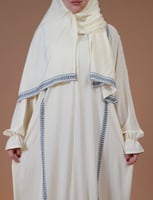 طقم سجادة و ثوب صلاة مطرز