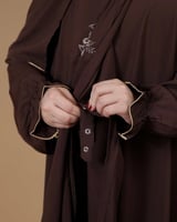 ثوب صلاة مطرز بني