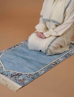 طقم سجادة و ثوب صلاة مطرز