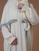 طقم سجادة و ثوب صلاة مطرز