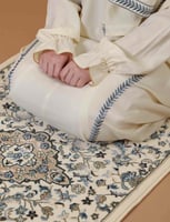 طقم سجادة و ثوب صلاة مطرز