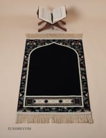 سجادة فاخرة باللون الكحلي