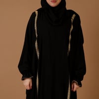 ثوب صلاة أسود مطرز