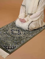 طقم سجادة و ثوب صلاة مطرز