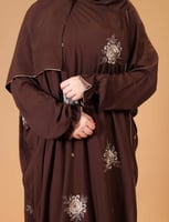 ثوب صلاة مطرز بني