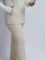 سكرب سبورت نسائي بيج