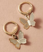 أقراط فراشة