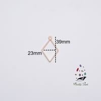 371 - تعليقة شكل معين صغير لون ذهبي