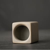 كوب قهوة مخروطي مع قاعدة سعة 150مل اسودl