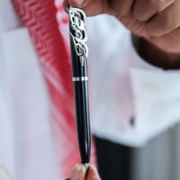 طقم رجالي مع الاسم - عادي