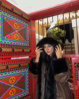 فروة نسائي قماش جلد مبطن بفرو من الداخل وفرو طويل...