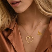 سلسال بشكل قلب _ مع حبه زركون _يحمل اسمين