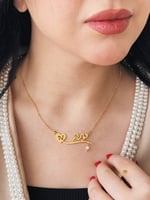 سلسال بالاسم مع حرف مطلي بالذهب