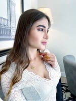 سلسال حرف على قلب _ يرتبط بقلب مفرغ تصميم جميل