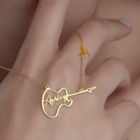 سلسال بالاسم مع شكل الجيتار