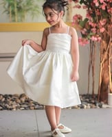 فستان بنات بالاسم تصميم حسب الطلب