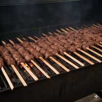 اوصال لحم متبل للشوي 1 كيلو