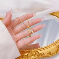 سلسال زهرة بشكل ناعم