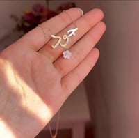 سلسال الوردة بتصميم ناعم بناتي