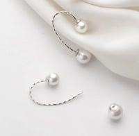 أقراط فاخرة من اللؤلؤ المخلب