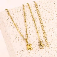 قلادة مزينه بالحرف الاول من الاسم