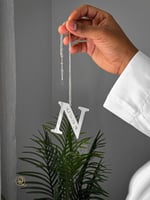 تعليقة سيارة بالحرف والاسم