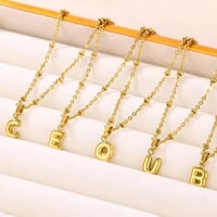 قلادة مزينه بالحرف الاول من الاسم