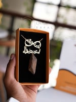 تعليقة سيارة مزخرفة بالاسم مع كسرة عود