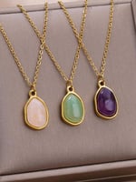 قلادة حجر طبيعي