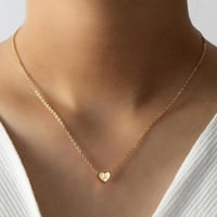 قلادة قلب مزين بالحرف الاول من الاسم