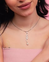 قلادة لؤلؤ فضية