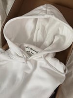 هودي ليحتضنك دائما بدلاً عني