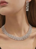 طقم قلادة و حلق بتصميم عصري