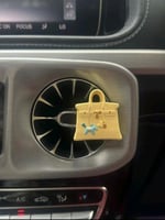 فواحة سيارة مبتكره بشكل شنطه برائحه جميله