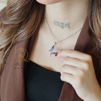 سلسال الفراشه يتغير لونه بدرجه حراره الجسم والمشاع...