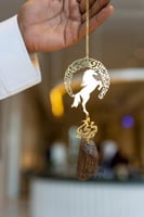 تعليقة خيل مع كسرة العود بشكل فخامه