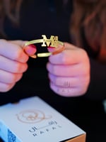 اسوارة حرف مع اسم مدموجة بشكل فراشة