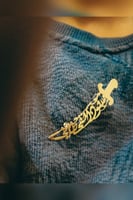 بروش بتصميم سيف بالاسم