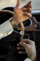 تعليقة مستوحاة من العود مع فخامة الاسم و الدعاء.