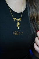 سلسال بالاسم مع خيل - رمز القوة والحرية