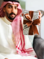 تغليف هدية بسيط لاناقة هديتك