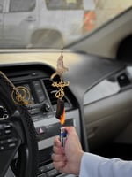 تعليقة سيارة عود مع رسمة الصقر