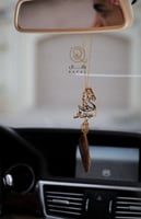 تعليقة سيارة عود برسمة خيل من رافال