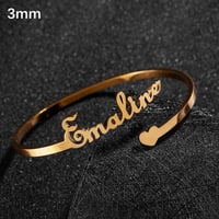 باقة ورد مع اسوارة بالاسم رسمة قلب