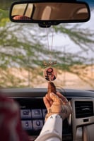 تعليقة سيارة بصورة مع كسرة العود