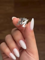 خاتم حرف مع فيونكه – تصميم حسب الطلب