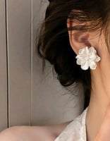 اقراط الورود