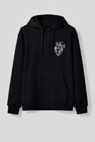 هودي اسود مع باقة ورد احمر