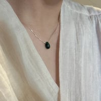 سلسال قطرة الماء يتغير لونها حسب الحرارة والمشاعر